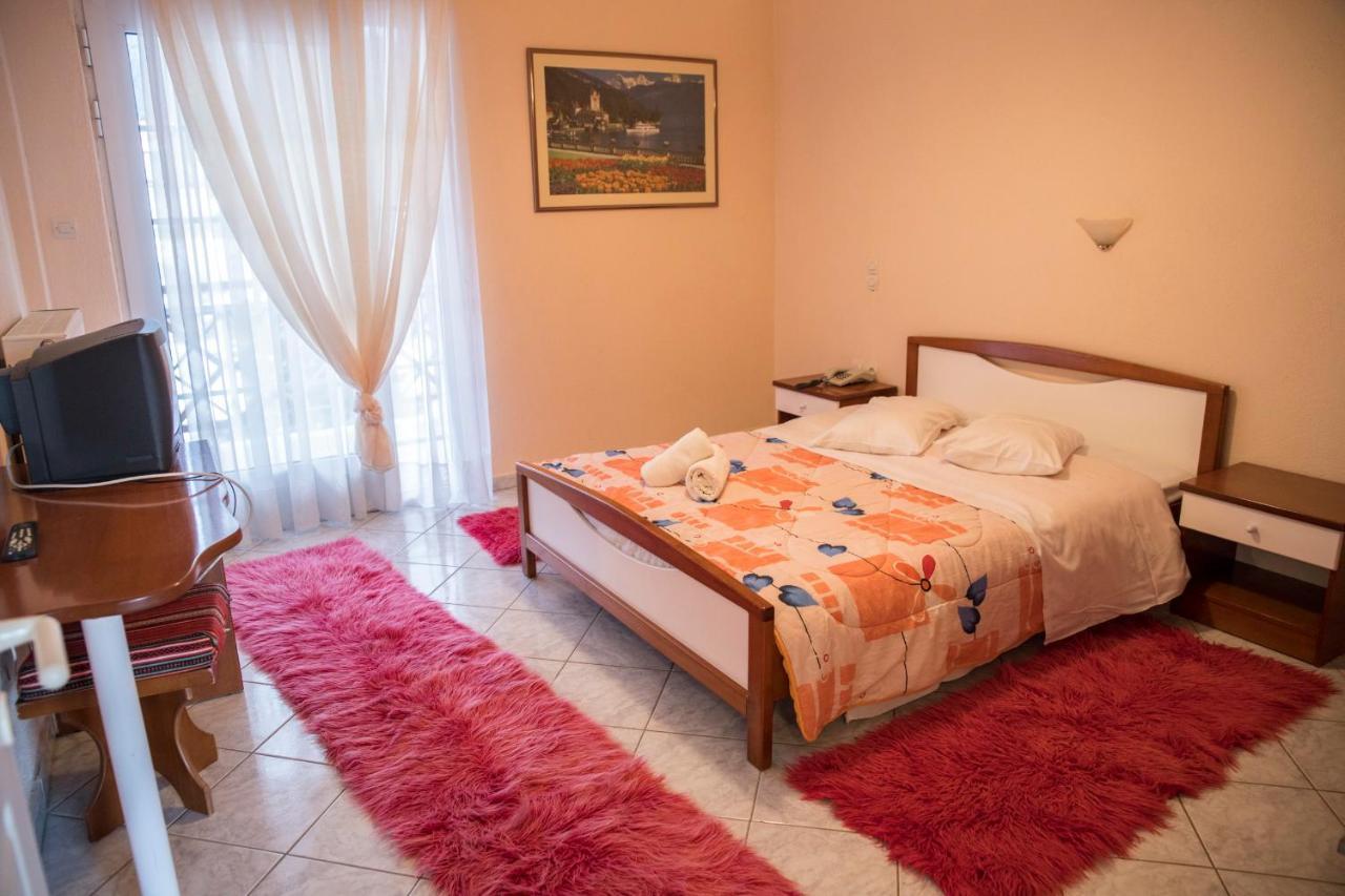 Ξενοδοχειο Παπαναγιωτου Hotel Neraïdochóri Bagian luar foto